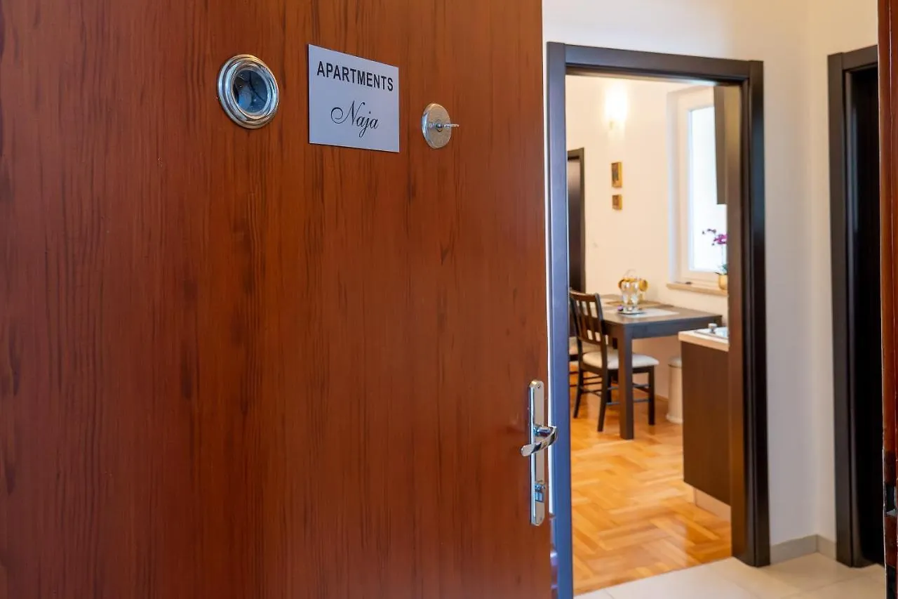 Apartments Naja Split 0*,