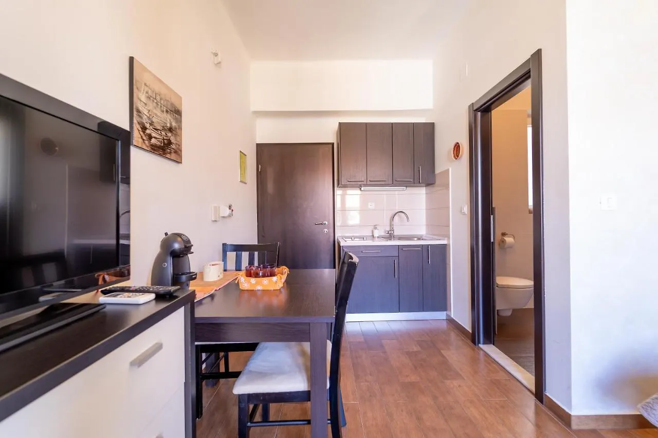 Apartments Naja Split 0*,