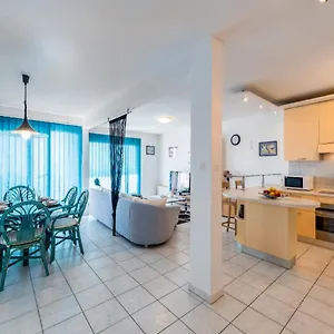 Sea View Reno W/garage Apartman