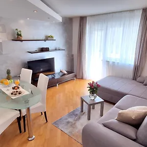 Leona Apartman