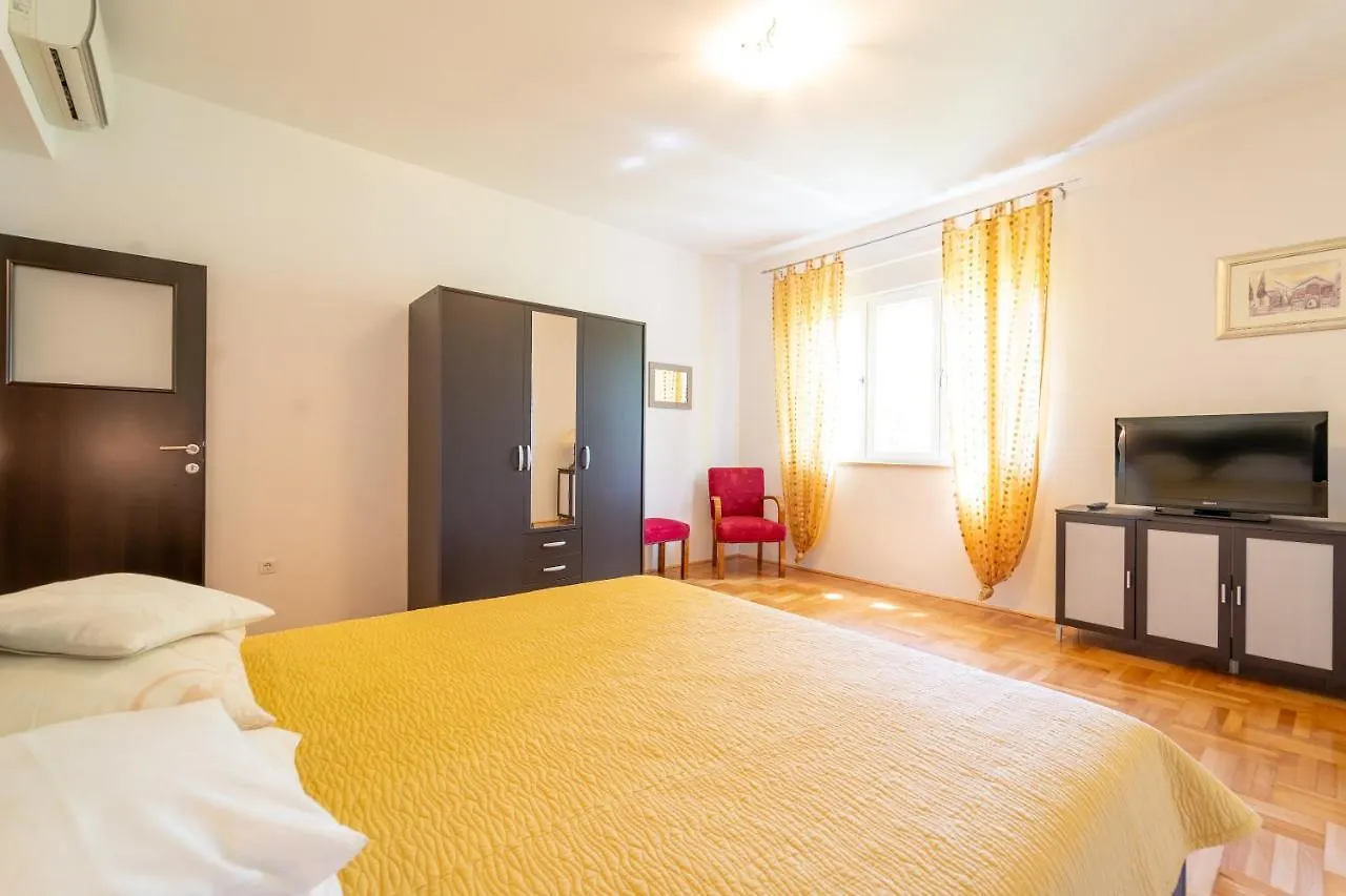 Apartments Naja Split 0*,